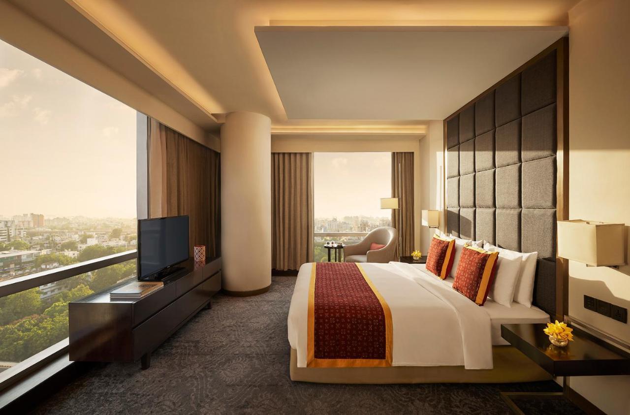 Готель Hyatt Regency Ахмедабад Екстер'єр фото A bedroom at the Taj Mahal Palace, Mumbai