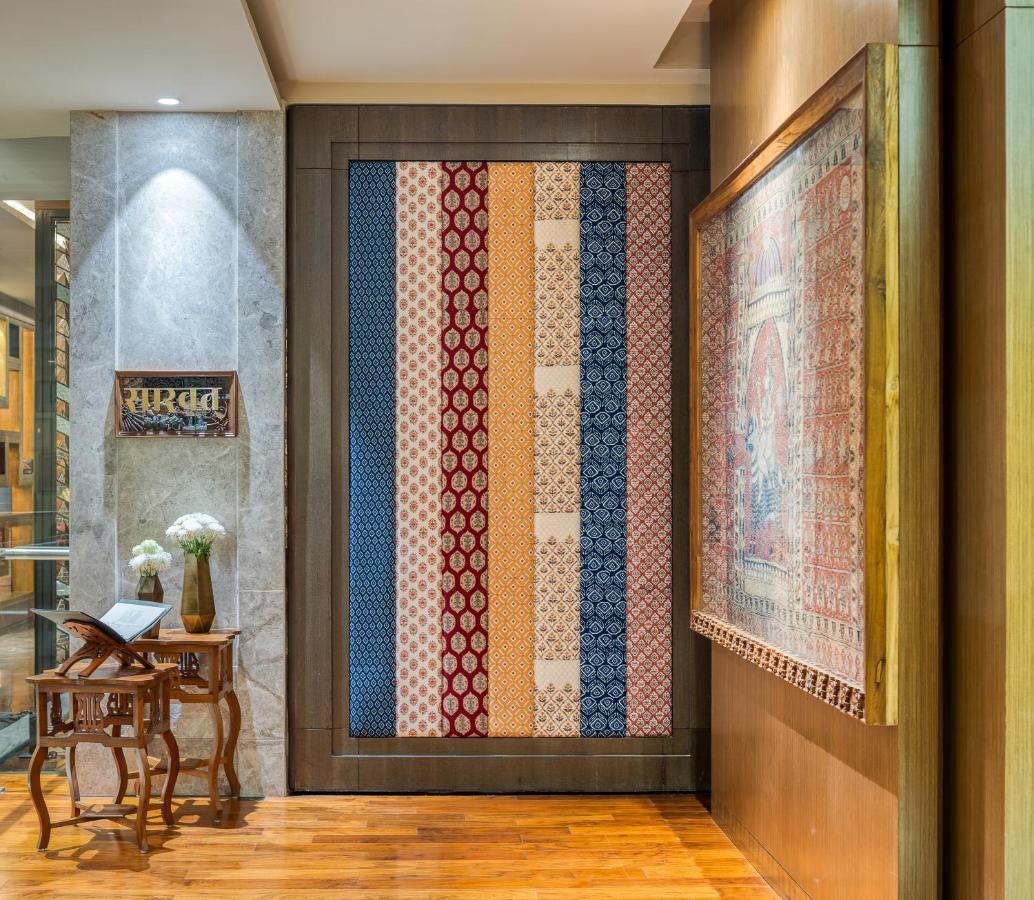Готель Hyatt Regency Ахмедабад Екстер'єр фото A door at the Taj Mahal Palace