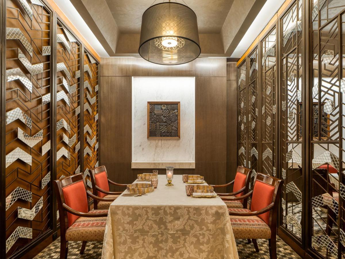 Готель Hyatt Regency Ахмедабад Екстер'єр фото The restaurant