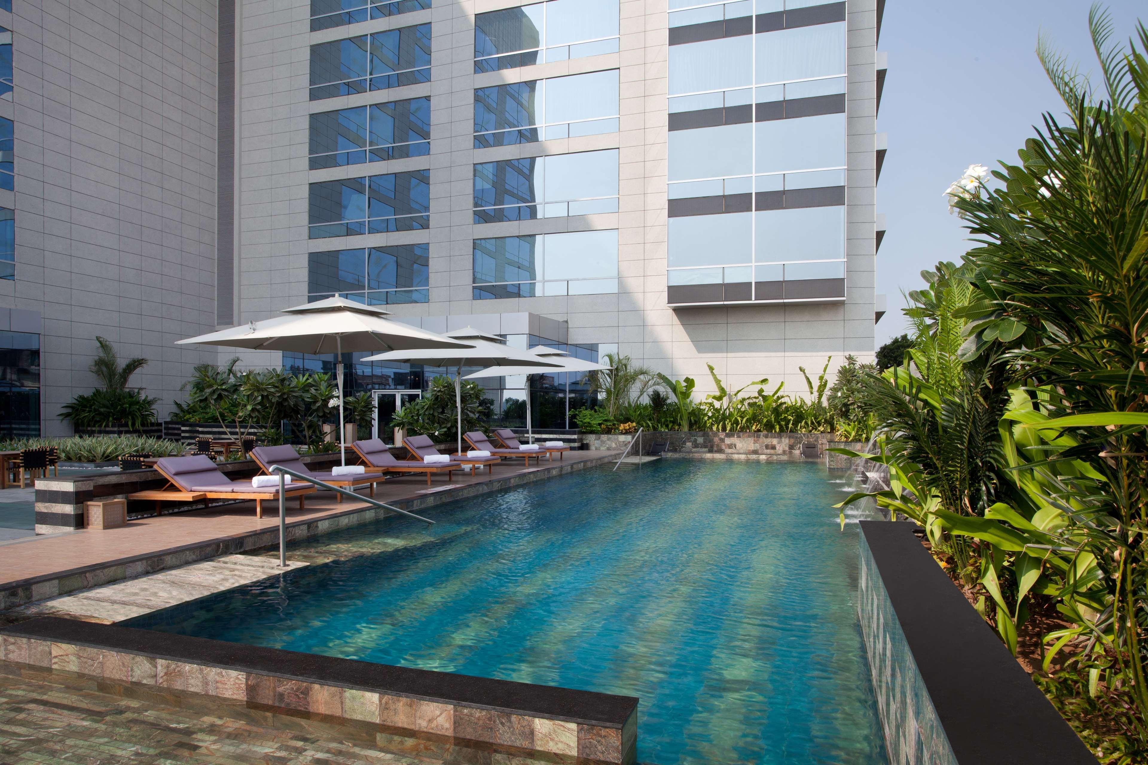 Готель Hyatt Regency Ахмедабад Екстер'єр фото The pool at the hotel